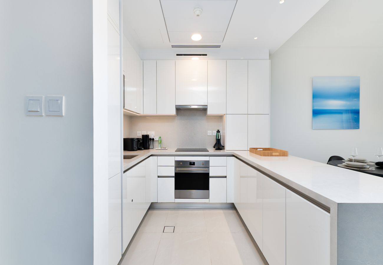 Apartment in Dubai - Bright & Modern Retreat along the Dubai Canal 