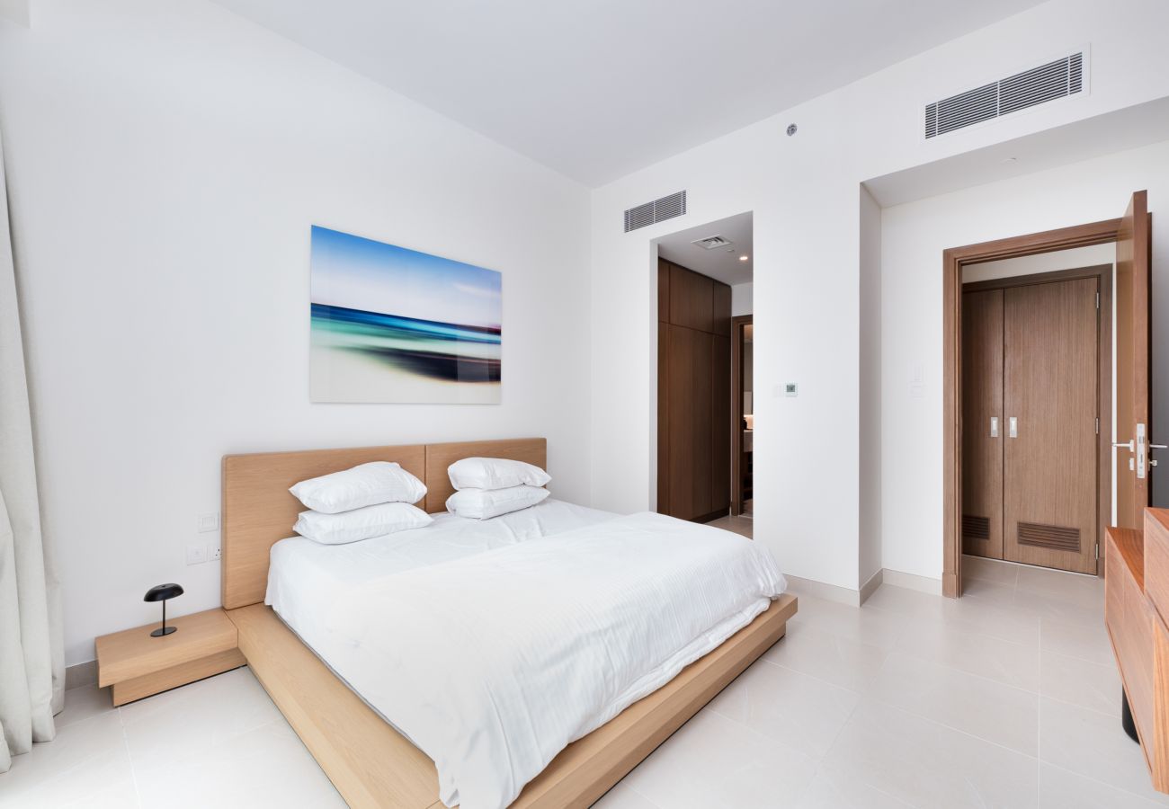 Apartment in Dubai - Bright & Modern Retreat along the Dubai Canal 