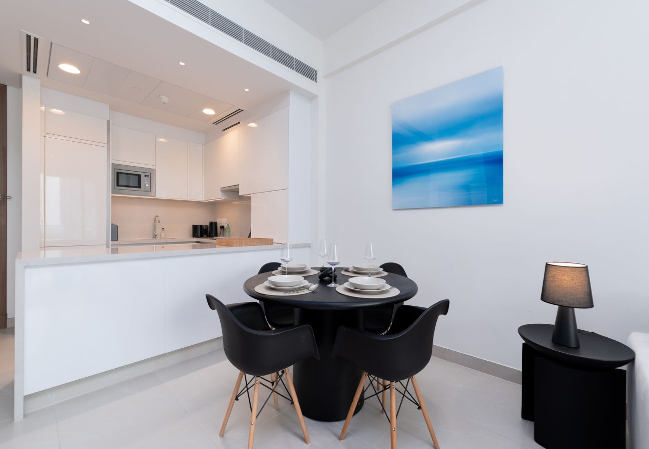 Apartment in Dubai - Bright & Modern Retreat along the Dubai Canal 