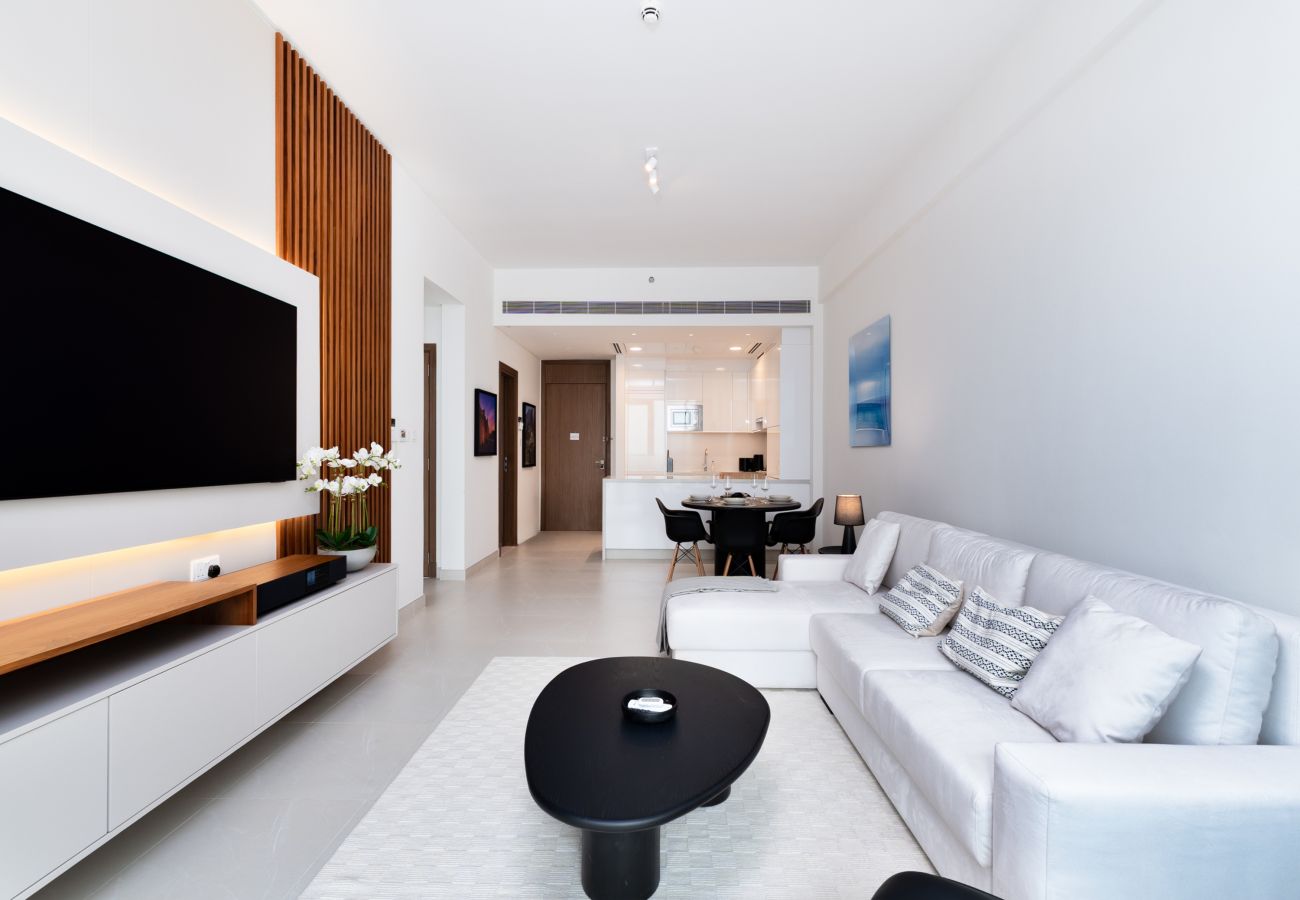 Apartment in Dubai - Bright & Modern Retreat along the Dubai Canal 