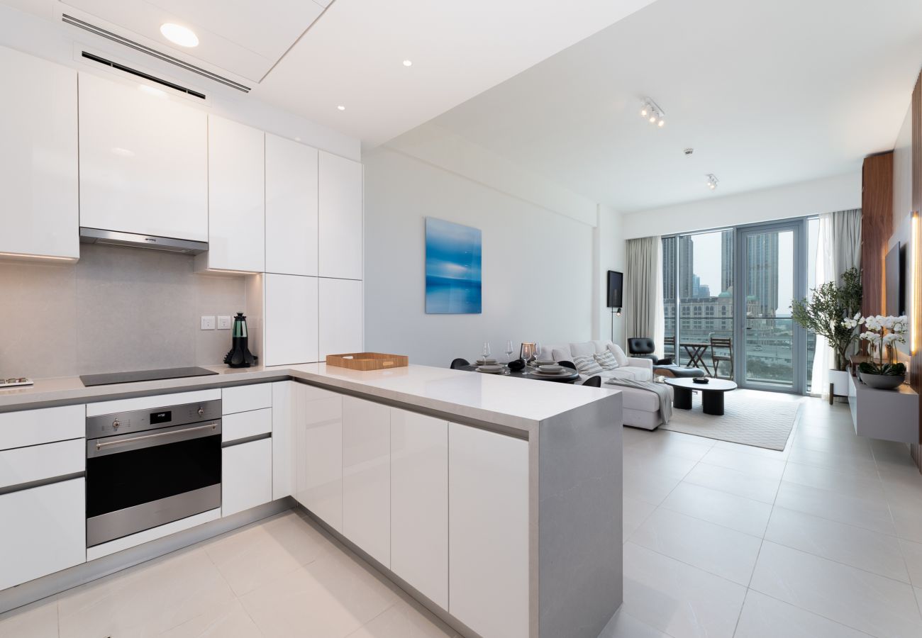 Apartment in Dubai - Bright & Modern Retreat along the Dubai Canal 