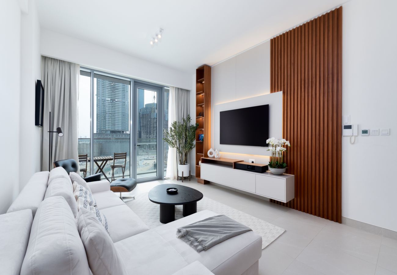 Apartment in Dubai - Bright & Modern Retreat along the Dubai Canal 