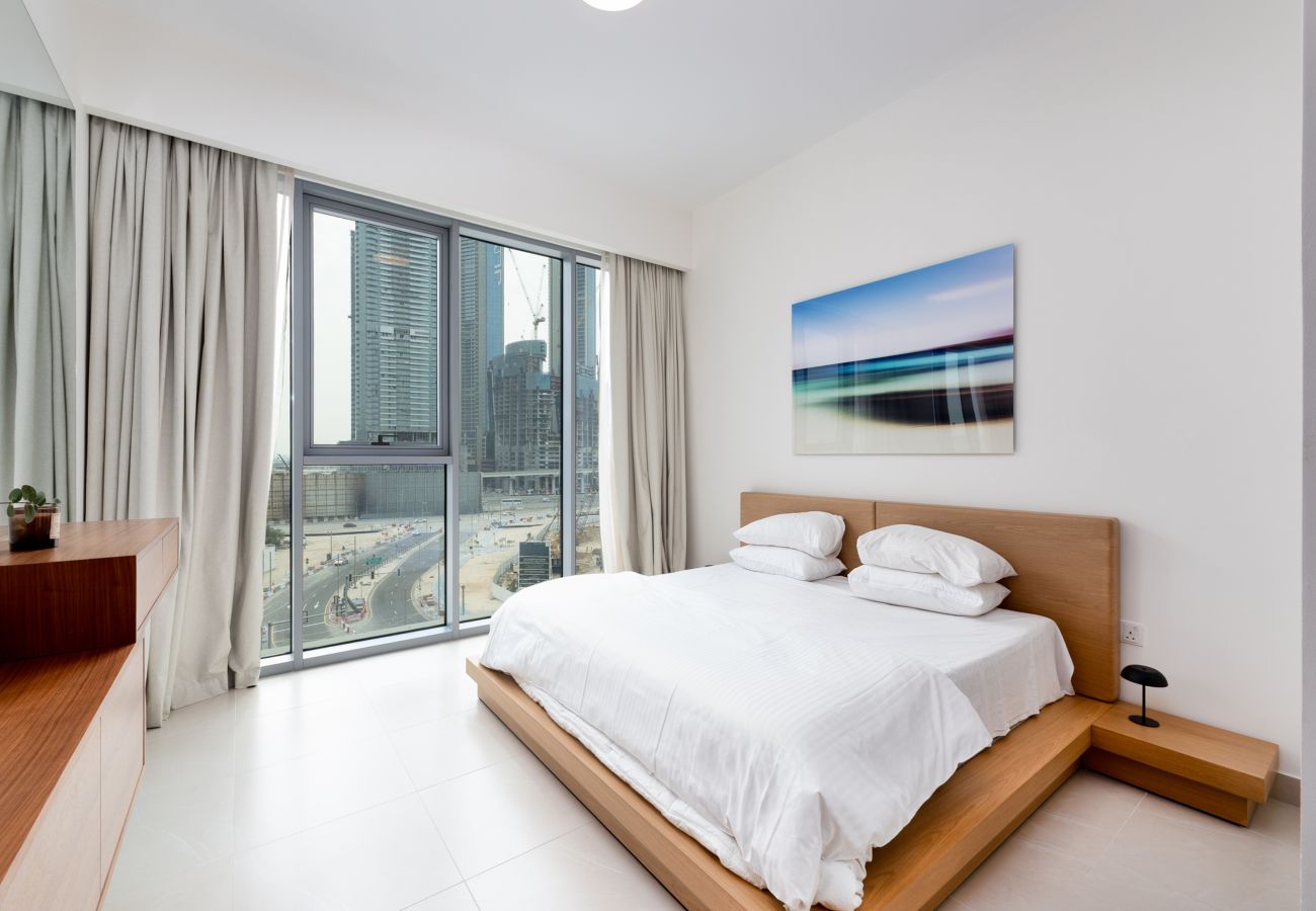 Apartment in Dubai - Bright & Modern Retreat along the Dubai Canal 
