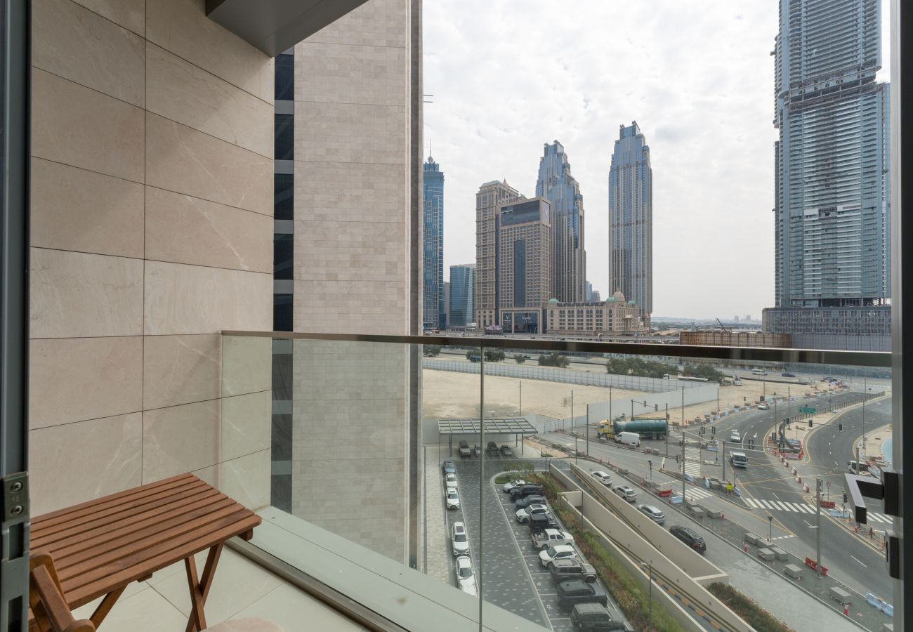Apartment in Dubai - Bright & Modern Retreat along the Dubai Canal 