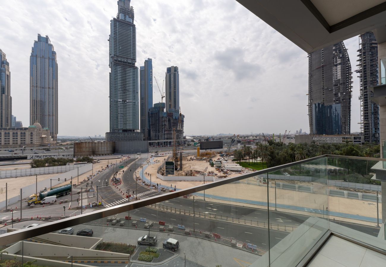 Apartment in Dubai - Bright & Modern Retreat along the Dubai Canal 