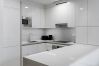 Apartment in Dubai - Bright & Modern Retreat along the Dubai Canal 