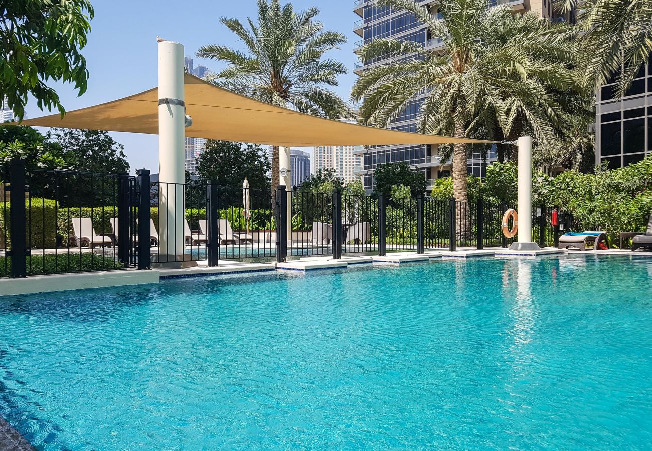 Apartment in Dubai - Bright Downtown Retreat w/ Panoramic Skyline Vws 