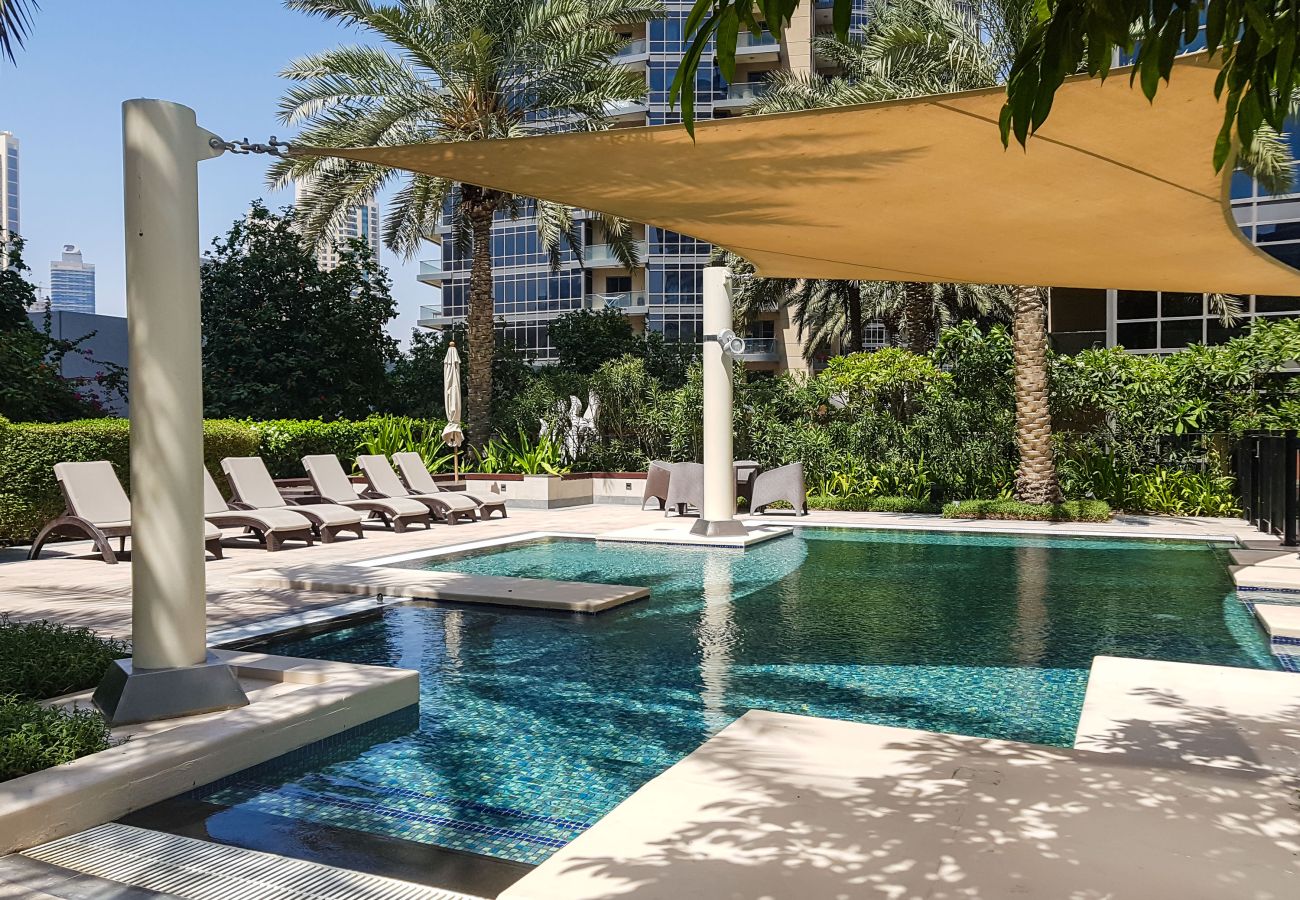 Apartment in Dubai - Bright Downtown Retreat w/ Panoramic Skyline Vws 